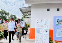 Presiden Jokowi Tinjau Rumah Contoh Tahan Gempa di Cianjur FOTO: Presiden Jokowi saat meninjau rumah contoh tahan gempa di Yonif Raider 300, Kecamatan Karangtengah, Kabupaten Cianjur, Provinsi Jawa Barat, pada Kamis (08/12/2022). (Foto: BPMI Setpes/Laily Rachev)