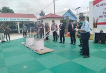 Bukti Nyata Penegakan Hukum Di Jayawijaya, Kodim 1702/JWY Menghadiri Pemusnahan Barang Bukti FOTO: Mewakili Dandim, Pasi Ops Kodim 1702/JWY beserta Pasi Intel Kodim 1702/JWY menghadiri pemusnahan barang bukti tindak pidana umum bertempat di kantor Kejaksaan Negeri Kabupaten Jayawijaya Jln. Ahmad Yani Distrik Wamena Kabupaten Jayawijaya Provinsi Papua Pegunungan. (08/12/2022)