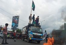 Hari Anti Korupsi Sedunia, ini Tuntutan HMI Komisariat Unibos FOTO: Komisariat HMI Universitas Bosowa saat menggelar aksi di Jalan Urip Sumohardjo kota Makassar dalam peringati Hari Anti Korupsi Sedunia. Jumat (9/12)