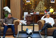 Airlangga Bertemu Zulhas, ini Yang Dibahas FOTO: Menteri Koordinator Ekonomi, Airlangga Hartarto bertemu dengan Menteri Perdagangan Zulkifli Hasan (property twitter Airlangga)