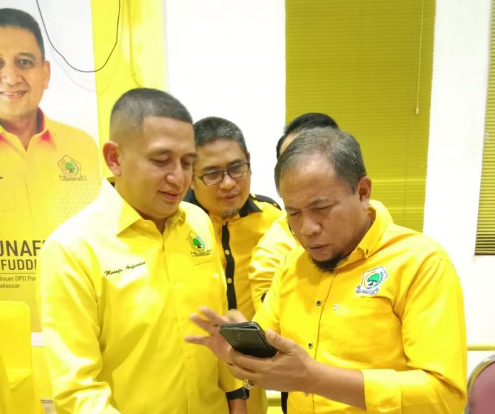 FOTO: Ketua DPD II Golkar Makassar H. Munafri Arifuddin usai menggelar rapat pleno dj perluas di Sekertariat Partai Golkar Makassar Jl. Lansinrang, Ujung pandang, kota Makassar. Jumat (9/12) malam.