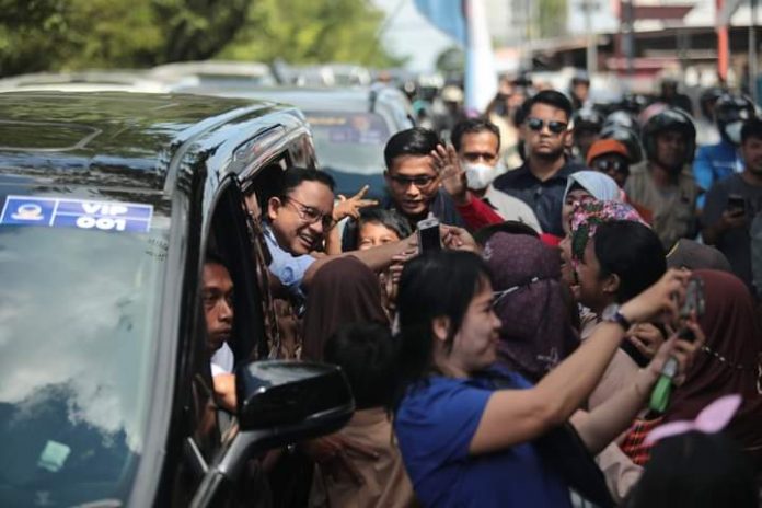 FOTO: Anies Baswedan saat tina di kota Makassar. Sabtu (10/12)