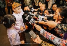 Usai Akad Nikah Kaesang dan Erina, ini Kelucuan Cucu Presiden Dihadapan Wartawan FOTO: Jan Ethes Srinarendra dan Sedah Mirah Nasution saat ditemui awak media. Sabtu (10/12)