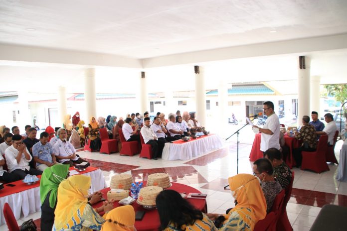 Bupati Bulukumba Andi Muchtar Ali Yusuf menerima kunjungan tim verifikasi Kabupaten/Kota Sehat tingkat Provinsi Sulawesi Selatan di Pendopo Rumah Jabatan Bupati, Jumat, 9 Desember 2022.