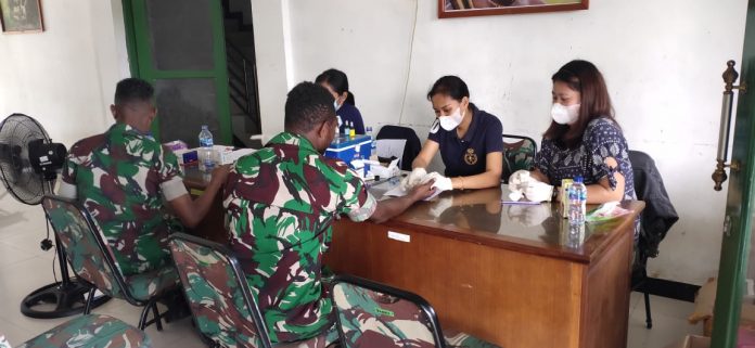 FOTO: Kodim 1715/Yahukimo menggelar kegiatan Bakti Sosial Donor Darah bertempat di Makodim 1715/Yahukimo, Distrik Dekai, Kabupaten Yahukimo, Provinsi Papua Pegunungan, Sabtu (10/12).