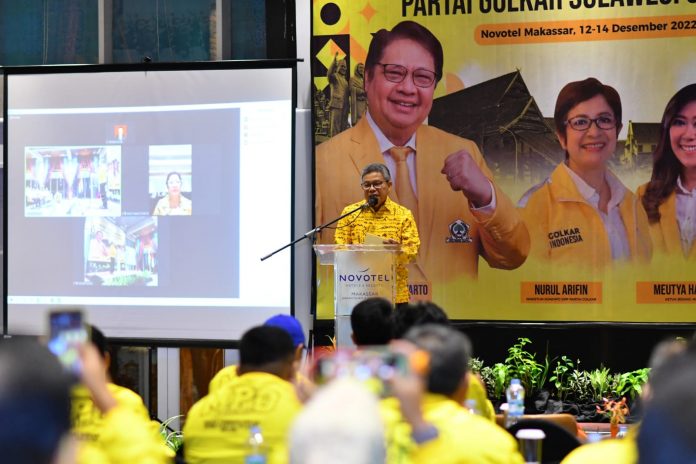 FOTO: Ketua DPD I Golkar Sulsel, Taufan Pawe saat menghadiri pembukaan pendidikan politik Media dan Penggalangan Opini (MPO) Partai Golkar di Makassar. Senin (12/12) malam.