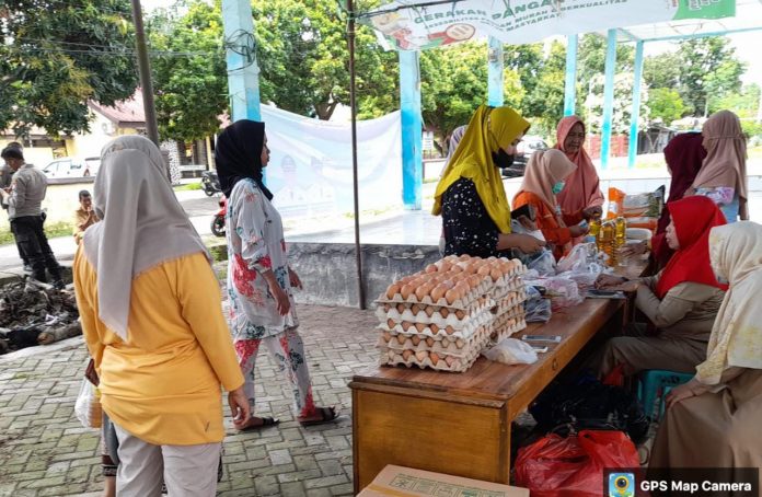 FOTO: Pemerintah kabupaten (Pemkab) Bulukumba menggelar pasar murah.