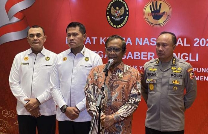 FOTO: Menteri Koordinator Bidang Politik, Hukum, dan Keamanan (Menko Polhukam) Mahfud MD dalam Rapat Kerja Nasional (Rakornas) di Grand Mercure Hotel, Kemayoran, Jakarta, Selasa (13/12/2022).((KOMPAS.com/ACHMAD NASRUDIN YAHYA))