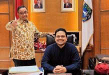 Sejak Lama Anak Pendeta Asal Papua Jadi Asisten Anies, Billy: Beliau Saksi Pernikahan Saya di Gereja FOTO: Anies Baswedan bersama sang asisten Billy David Nerotumilena