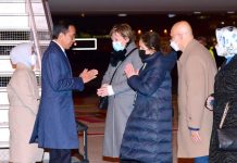 Hari Kedua di Brussels, Presiden Akan Hadiri KTT ASEAN-Uni Eropa dan Sejumlah Pertemuan FOTO: Presiden dan Ibu Iriana tiba di Brussels, Belgia, Rabu (14/12/2022). (Foto: BPMI Setpres/Laily Rachev)