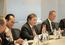 Menko Ekonomi Temui Perusahaan Raksasa Peti Kemas, Airlangga Sebut Indonesia Memiliki Resiliensi Ekonomi FOTO: Menteri Koordinator Ekonomi Airlangga Hartarto didampingi Menteri Perindustrian Agus Gumiwang saat bertemu Vice-President of Public Affairs dari CMA CGM Group, Mr. Patrice Bergamini di Brussels, Belgia, Rabu (14/12/2022).