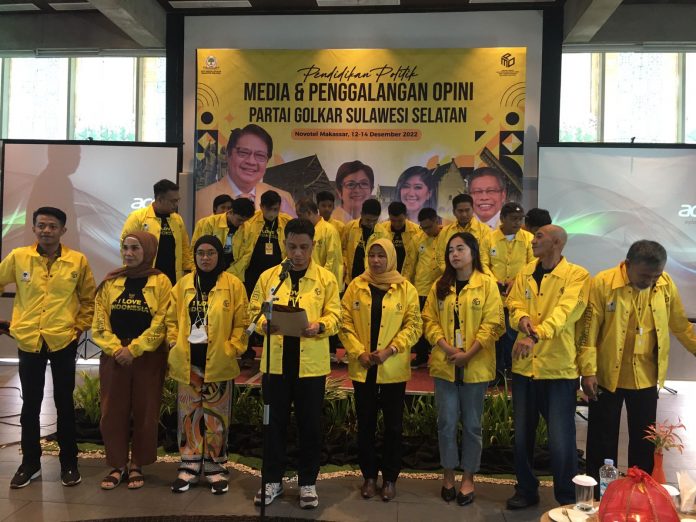 FOTO: Perwakilan MPO DPD Golkar Luwu Aziz Aripuddin (Wakil Ketua Bidang Kominfo Publik / MPO) didaulat membacakan hasil Rekomendasi Peserta Dikpol & Rakorda MPO Golkar Se-Sulsel.