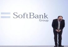 Softbank Menarik Kembali Komitmen Investasinya, Bahlil: Kami tidak Mau Didikte Bloomberg/Kiyoshi Ota CEO Softbank Group Corp. Masayoshi Son memberi salam dalam konferensi pers di Tokyo, Jepang kepada kesempatan lainnya di 2020.