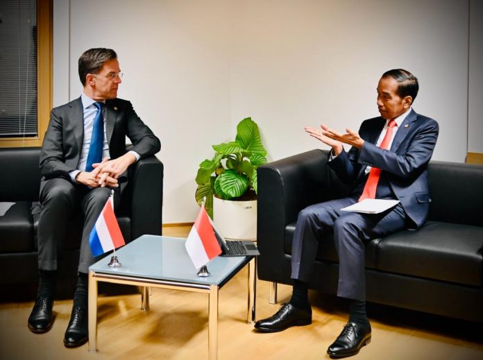 FOTO: Presiden Jokowi melakukan pertemuan bilateral dengan PM Belanda Mark Rutte, di Gedung Europa, Brussels, Rabu (14/12/2022). (Foto: BPMI Setpres)