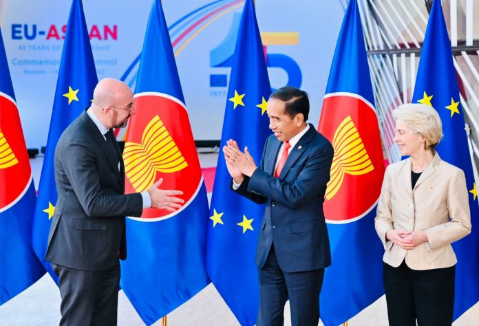 FOTO: Presiden Jokowi menghadiri KTT Peringatan 45 Tahun ASEAN-Uni Eropa di Gedung Europa, Brussels, Rabu (14/12/2022) siang. Presiden disambut resmi oleh Presiden Dewan Eropa Charles Michel dan Presiden Komisi Eropa Ursula von der Leyen.