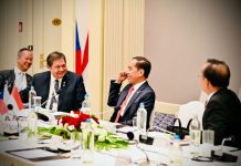 Airlangga Dipercaya Presiden Urus Ekonomi, Taufan Pawe: itulah Kehebatan Ketum Partai Golkar FOTO: Menteri Koordinator Perekonomian Airlangga Hartarto mendampingi Presiden RI Joko Widodo (Jokowi) menghadiri Konferensi Tingkat Tinggi (KTT) Peringatan 45 Tahun ASEAN-Uni Eropa di Gedung Europa, Brussels, Rabu (14/12/2022) siang.