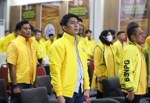 Ciptakan Kader Militan, Gelar Dikpol Badan Saksi Nasional di Makassar, Syahmud Ngabalin: Pastikan Suara Partai Golkar Terjaga FOTO: Kiri Eka Saputra pengurus DPD I Partai Golkar Sulsel dan Syahmud Ngabalin Pengurus DPP Partai Golkar saat menghadiri Pendidikan Politik (Dikpol) Badan Saksi Nasional Partai Golkar (BSNPG) di Makassar. Kamis-Jumat (15-16 Desember 2022)