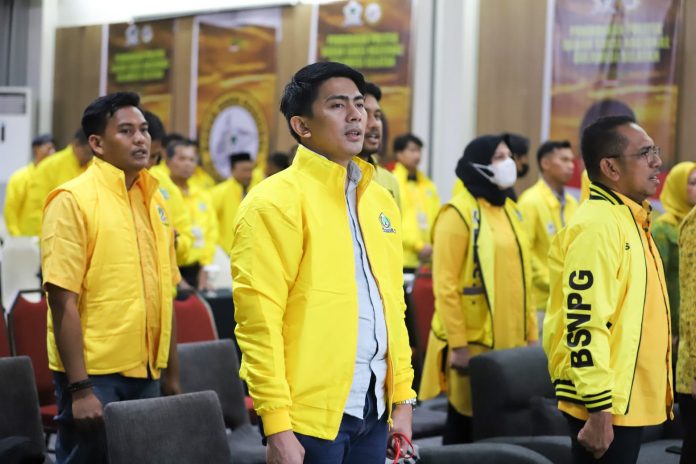 FOTO: Kiri Eka Saputra pengurus DPD I Partai Golkar Sulsel dan Syahmud Ngabalin Pengurus DPP Partai Golkar saat menghadiri Pendidikan Politik (Dikpol) Badan Saksi Nasional Partai Golkar (BSNPG) di Makassar. Kamis-Jumat (15-16 Desember 2022)