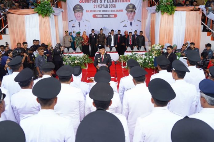 FOTO: Bupati Bulukumba Andi Muctar Ali Yusuf melantik 31 Kepala Desa Terpilih di Stadion Mini Bulukumba, Jumat, 16 Desember 2022.