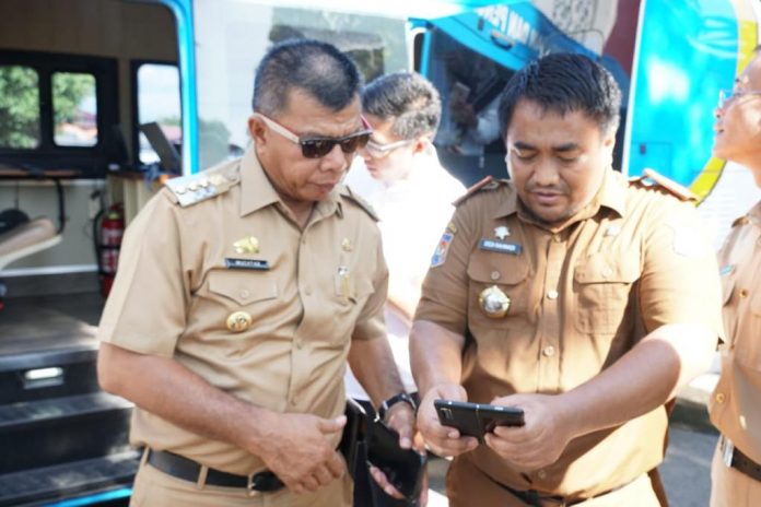 FOTO: Bupati Muchtar Ali Yusuf bersama Kadis Disdukcapil Bulukumba Dedi Rahmadi