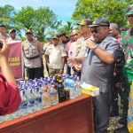 Kodim 1715 Yahukimo Mengikuti Apel Pengamanan Nataru Dan Pemusnahan 317 Miras FOTO: Kodim 1715/Yahukimo mengikuti apel gelar Pasukan Ops Lilin 2022 dalam Rangka Pengamanan Natal 2022 dan Tahun Baru 2023 (Nataru) di wilayah Kab. Yahukimo, bertempat di Lapangan Apel Kantor Bupati, Jalan Cenderawasih, Distrik Dekai, Kabupaten Yahukimo, Kamis (22/12).