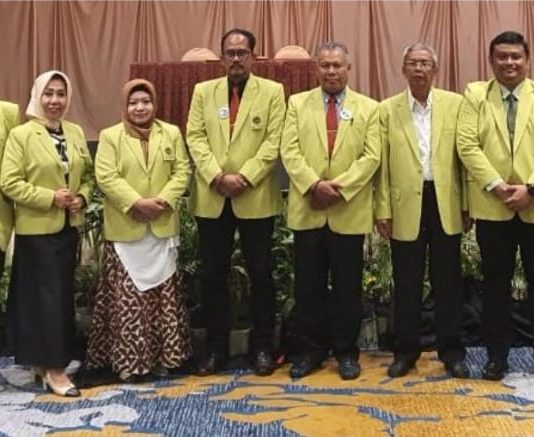 Prodi Pendidikan Akuntansi Fakultas Ekonomi dan Bisnis UNM Raih Akreditasi Unggul FOTO: Dekan FEB UNM Bapak Prof. Dr. Drs. H. Thamrin Tahir, M.Si. beserta TIM Borang, dosen-dosen, civitas akademika.