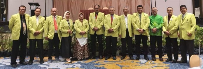 FOTO: Dekan FEB UNM Bapak Prof. Dr. Drs. H. Thamrin Tahir, M.Si. beserta TIM Borang, dosen-dosen, civitas akademika.
