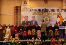 Pengurus Pusat Kerukunan Keluarga Turatea-Jeneponto Lantik Pengurus KKT Sulbar FOTO: Wakil Ketua Umum Pengurus Pusat Kerukunan Keluarga Turatea (PP KKT) Jeneponto Drs. BUrhanuddin BT, MM telah melantik dan mengukuhkan kepengurusan PW KKT Jeneponto Sulawesi Barat, dibawah kepemimpinan AKBP DR. Muh. Sabir, SH., MH., di Mamuju, Sabtu (24/12/2022)