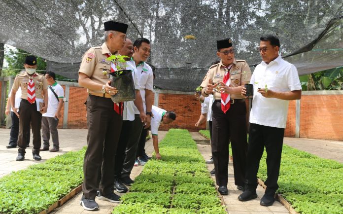 FOTO: Ketua umum DPP HKTI Jenderal TNI (Purn.) Dr. H. Moeldoko, S.Ip. saat membuka Pelatihan pertanian dan perikanan kerjasama antara Kwartir Nasional (Kwarnas) Gerakan Pramuka dengan Himpunan Kerukunan Tani Indonesia (HKTI)