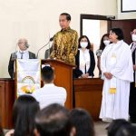 Kunjungi Gereja di Sekitar Kota Bogor, Presiden Ucapkan Selamat Natal bagi Umat Kristiani FOTO: Presiden Jokowi saat mengunjungi sebuah gereja yang ada di Kota Bogor, Minggu (25/12/2022). (Foto: BPMI Setpres)