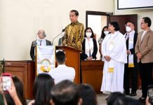 Kunjungi Gereja di Sekitar Kota Bogor, Presiden Ucapkan Selamat Natal bagi Umat Kristiani FOTO: Presiden Jokowi saat mengunjungi sebuah gereja yang ada di Kota Bogor, Minggu (25/12/2022). (Foto: BPMI Setpres)