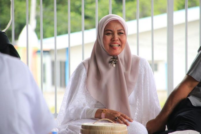 FOTO: Ketua Dekranasda Bulukumba, Hj Andi Herfida Attas saat menggelar zikir bersama akhir tahun 2022 di Aula Cafe Amaly, Kota Sinjai, Sabtu, 24 Desember 2022. Zikir bersama ini, sekaligus sebagai refleksi akhir tahun.