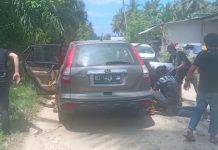 Resmob Polda Sulsel Akhiri Petualangan Spesialis Pembobol Kantor Pos FOTO: Saat Satuan Resmob Ditreskrimum Polda Sulsel dipimpin Kompol Dharma Negara menangkap Yakob Sambo dan Baharuddin di desa Sampoang, Kecamatan Kalukuang, Kabupaten Mamuju. Jumat (23/12/ 2022)