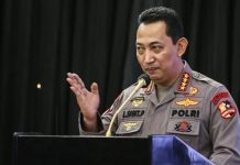 Kapolri Mutasi Jendral Bintang Tiga ke Kemendagri FOTO: Kapolri Jenderal Pol Listyo Sigit Prabowo saat peluncuran aplikasi Propam Presisi, Jakarta, Selasa (13/4/2021). Aplikasi ini sebagai sarana pengaduan oknum polisi dan PNS di kesatuan Polri agar bisa melapor lebih cepat, mudah, transparan, akuntabel dan informatif. (Liputan6.com/Johan Tallo)