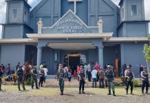 Amankan Perayaan Natal, TNI Dan Polri di Kabupaten Yahukimo Gelar Patroli Gabungan FOTO: TNI dan Polri dalam hal ini Kodim 1715/Yahukimo beserta Polres Yahukimo melaksanakan pengamanan dan patroli gabungan, pada Minggu (25/12/).