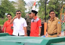 Resmikan Kotaku, Bupati Bulukumba Minta Warga Jaga Keindahan Taman Teko FOTO: Bupati dan Wakil bupati Bulukumba saat meresmikan Infrastruktur Berbasis Masyarakat (IBM) melalui program Kota Tanpa Kumuh atau Kotaku di Lingkungan Teko, Kelurahan Tanah Kongkong, Kecamatan Ujung Bulu, Selasa, 27 Desember 2022.