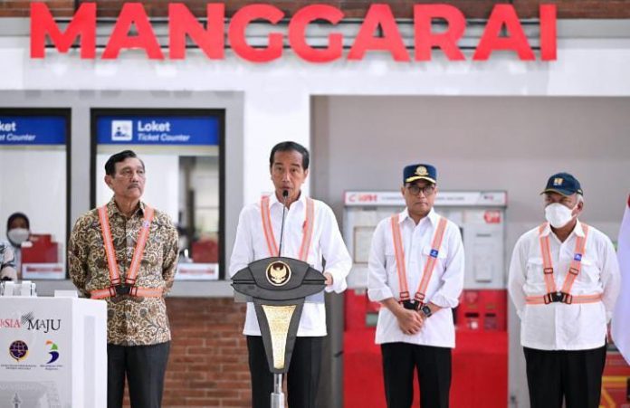 FOTO: Presiden Joko Widodo meresmikan Stasiun Manggarai Tahap I di Manggarai, Jakarta, Senin (26/12/2022) pagi.