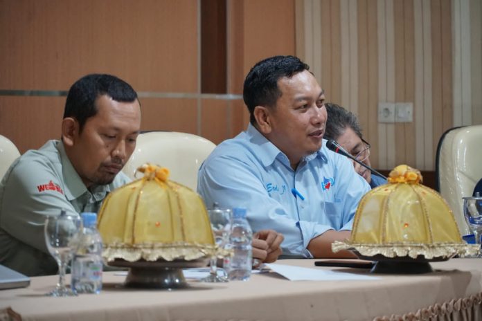 FOTO: Paling kanan Kepala Dinas Kominfo Rudy Ramlan dan Kiri Kabid Humas dan Layanan Informasi, Andi Ayatullah Ahmad.