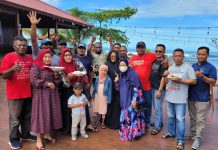 Diresmikan Jenderal M Yusuf, Akom Gelar Reuni, Kenang Masa Tahun 80an FOTO: Anak-anak Asrama Kodam (AKOM) saat menggelar reuni di di Cafe V Tekya Jayapura. Rabu (28/12)