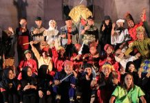 Bupati-Wabup Hadiri HUT Teater Kampong ke 43 FOTO: Bupati dan Wabup Bulukumba hadiri peringati Hari Ulang Tahunnya ke 43, Teater Kampong menggelar kegiatan Telusur Jejak Budaya IV