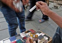 Pedagang Asongan Mengeluh Soal Larangan Jual Rokok Batangan Foto: Ilustrasi Jual Rokok Ketengan/Net