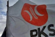 Pengamat Sebut Istana Sedang Bujuk PKS Bendera PKS