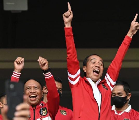 Timnas Imbang Lawan Thailand, Presiden Jokowi Tetap Optimistis Juara FOTO: Ekspresi Presiden Jokowi saat tim nasional sepak bola Indonesia mencetak gol pada Piala AFF melawan Thailand di Stadion Utama Gelora Bung Karno, Jakarta, Kamis (29/12/2022). (Foto: BPMI Setpres)