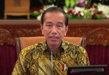 PPKM Dicabut, Presiden: Bantuan Sosial Tetap Dilanjutkan FOTO: Presiden Jokowi memberikan keterangan pers, Jumat (30/12/2022), di Istana Negara, Jakarta. (Sumber: Tangkapan Layar)