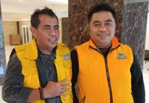Pimcam Manggala-Panakukang Kompak Bantu Korban Banjir, SK: Mereka Ujung Tombak Pemenangan Partai Golkar FOTO: Kiri Mustafa Kadir dan Ismail Mooduto, Pimcam Panakukang dan Manggala saat kegiatan DPD II Golkar Makassar peduli korban banjir. Jumat (30/12/2022)