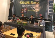 Konstruksi Pemikiran Jenderal Dudung Abdurrachman Dikupas Dalam Bincang Buku FOTO: Prof Dr Mustari Mustafa, M.Pd , Dr. Abdi, M Pd dan Taqwa Bahar, SH,MH. Hadir dalam bincang buku Kisah Kepala Staf Angkatan Darat (KSAD) Jenderal Dudung Abdurrachman di Meelo Cafe, Samata, Gowa, Jumat 30 Desember 2022.
