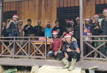 Danrem 172/PWY: Masyarakat Kiwirok Rayakan Natal Dengan Damai Dan Penuh Sukacita FOTO: Warga di Distrik Kiwirok, merayakan natal di tanah leluhurnya tersebut bersama dengan aparat TNI-Polri dengan damai dan penuh sukacita.