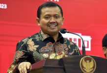 Intensifkan Pemanfaatan SPBE, Sumedang Berhasil Turunkan Stunting Hingga 8,27 Persen FOTO: Bupati Sumedang Dony Ahmad Munir memberikan keterangan pers, di Kantor Presiden, Jakarta, Senin (02/01/2022). (Foto: Humas Setkab/Rahmat)