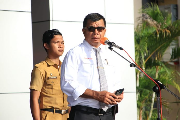 FOTO: Andi Utta Pimpin Apel Gabungan OPD di halaman Kantor Bupati menjadi kegiatan pertama lingkup Pemerintah Kabupaten Bulukumba di awal tahun 2023.