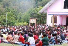 Ibadah Awal Tahun Baru, Dandim 1702/JWY Himbau Masyarakat Hindari Kegiatan Negati FOTO: Dandim 1702/JWY Letkol Cpn Athenius Murip, S.H.,M.H menghadiri Ibadah pembuka diawal Tahun 2023 bertempat di Gereja Kemah Injil Indonesia Jemaat Berwaad Air Garam Jln. Sogokmo-Air Garam Kabupaten Jayawijaya, Minggu (01/01/2023).